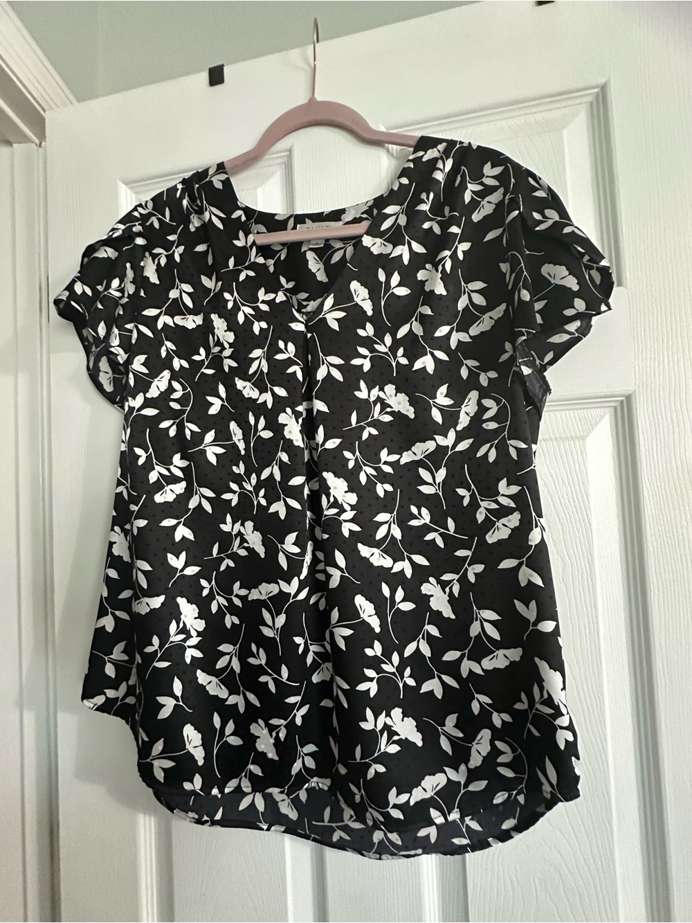 Tahari Black and White Floral Short Sleeve Blouse